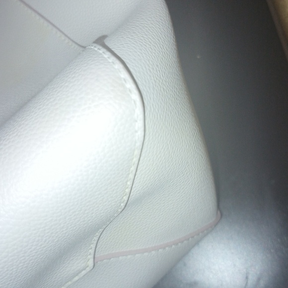 Tommy Bahama handbag - Picture 13 of 16